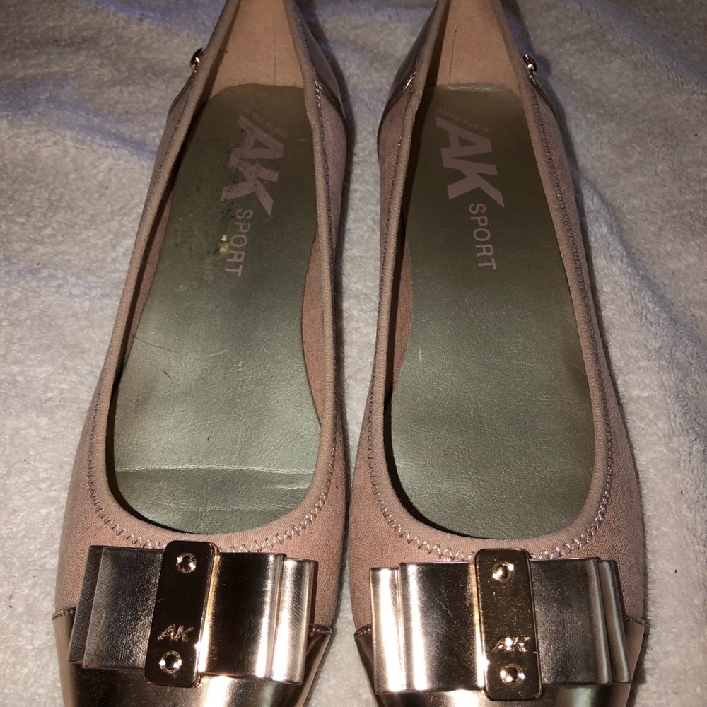 Anne Klein woman’s Aricia closed toe ballet flats